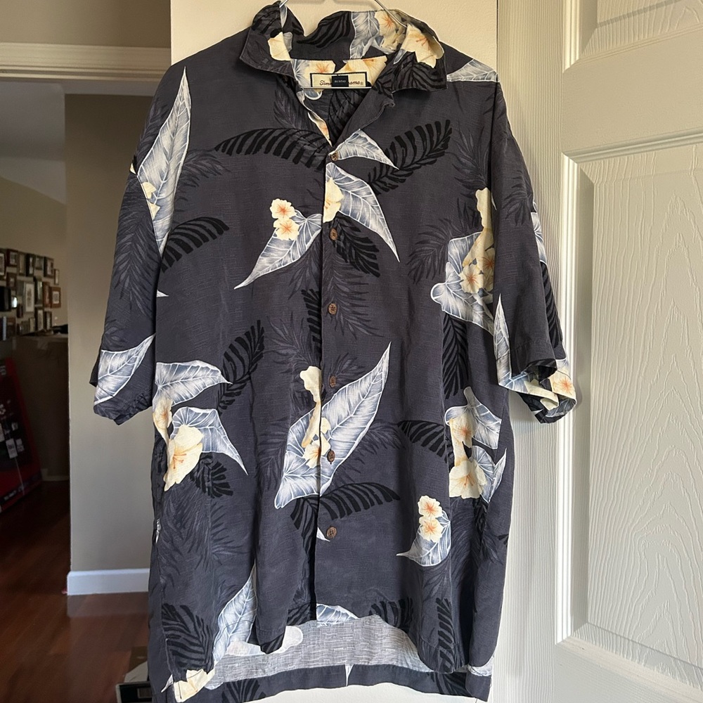 Tommy Bahama Silk Hawaii Button Up Shirt Size Medium